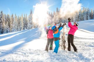 Skifahren Familie Schnee Winter ALDI SUISSE TOURS