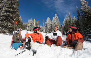 © Eurotours Serfaus Winter Schnee Sonne Freunde Skifahren Skigebiet ALDI SUISSE TOURS