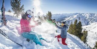 Hochzillertal Winter Skifahren Piste Schnee Sonne ALDI SUISSE TOURS