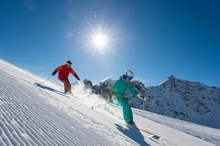 Skifahrer Winter ALDI SUISSE TOURS