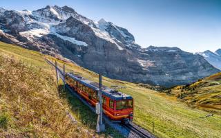Jungfrau Mönch Schweizer Alpen Jungfraubahn Sommer Berge ALDI SUISSE TOURS