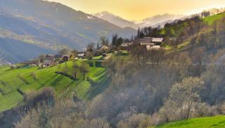 Sonnenaufgang Wandern Berge Waadtland grüne Wiesen ALDI SUISSE TOURS