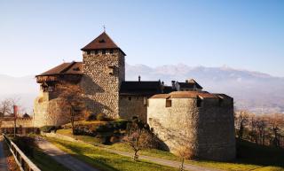 © GavinPS Schloss Vaduz ALDI SUISSE TOURS
