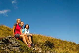 © Zillertal Tourismus GmbH, Marco Rossi Zillertal Wandern Freundinnen ALDI SUISSE TOURS