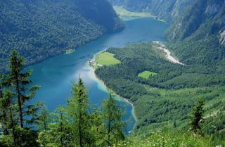 © Tourist-Information Schönau a. Königsee, Foto Andreas Rott Königssee Luftansicht ALDI SUISSE TOURS