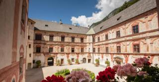 © impalawolfmitbiss Schloss Tratzberg ALDI SUISSE TOURS