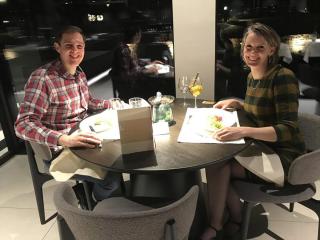 © Eurotours Anna und Roland im Restaurant ALDI SUISSE TOURS