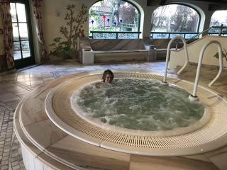 © Eurotours Anna im Whirlpool ALDI SUISSE TOURS