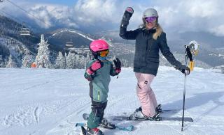 Stefanie und Lena beim Skifahren in Seefeld ALDI SUISSE TOURS