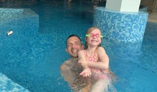 Alex und Lena im Wellnessbereich Krumers Alpin****sup. ALDI SUISSE TOURS