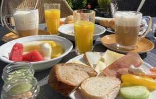 Frühstücksbuffet im Hotel Adula****sup. in Flims | ALDI SUISSE TOURS