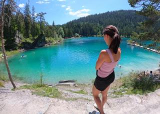 Victoria und Bettina am Caumasee | ALDI SUISSE TOURS