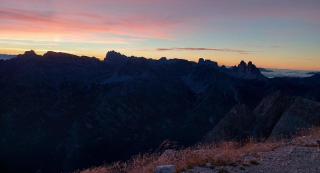Sonnenaufgang am Gipfel | Reiseguide | Wanderreise durch die Naturpärke der Dolomiten | ALDI SUISSE TOURS