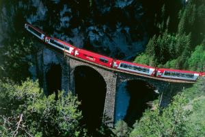Mit dem Glacier Express durch die Schweizer Alpen - Zugrundreise