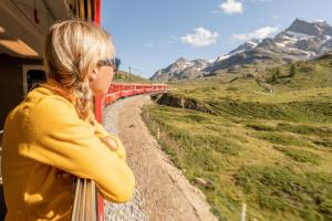 Mit dem Bernina Express von den Gletschern zu den Palmen - Zugrundreise