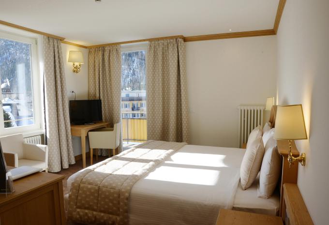 Zimmerbeispiel Doppelzimmer Deluxe «Nord- oder Südseite» Zimmerbeispiel Doppelzimmer Deluxe «Nord- oder Südseite»