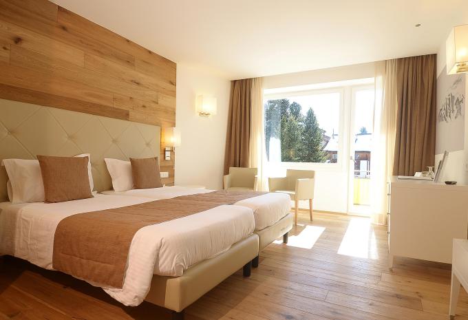 Zimmerbeispiel Doppelzimmer Deluxe «Nord- oder Südseite» Zimmerbeispiel Doppelzimmer Deluxe «Nord- oder Südseite»
