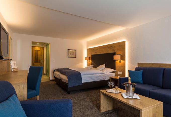 Zimmerbeispiel, Doppelzimmer (DZ) Superior «Panorama Matterhornblick» Zimmerbeispiel, Doppelzimmer (DZ) Superior «Panorama Matterhornblick»