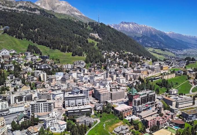 À bord du Glacier Express à travers les Alpes Suisses - Circuit en train