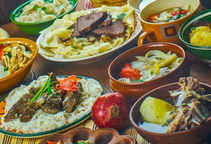 Kirghizistan e la Via della Seta dell'Uzbekistan - tour in treno e autobus