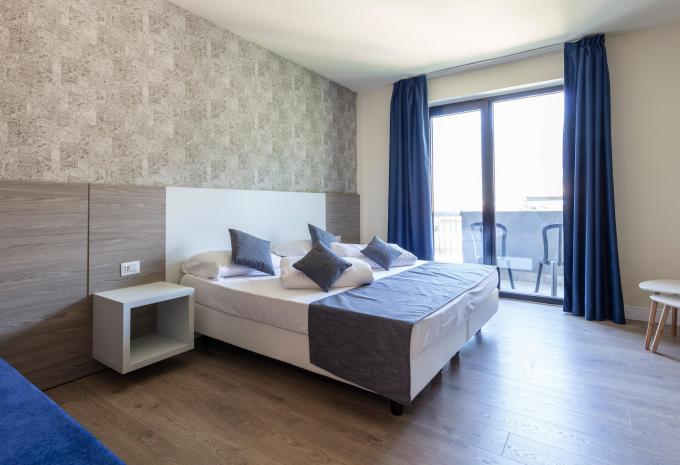 Esempio di camera tripla superior balcone