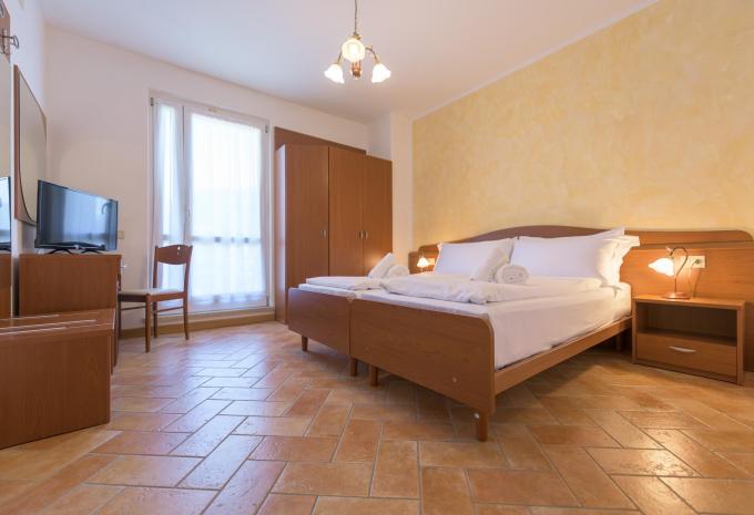 Zimmerbeispiel, Doppelzimmer (DZ) Standard Balkon Zimmerbeispiel, Doppelzimmer (DZ) Standard Balkon