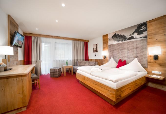 Zimmerbeispiel, 3B01 Comfort Dreibettzimmer Balkon "Kohlerhof" oder "Wellnessschlössl"