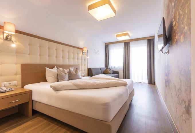 Zimmerbeispiel Doppelzimmer Balkon «Family»