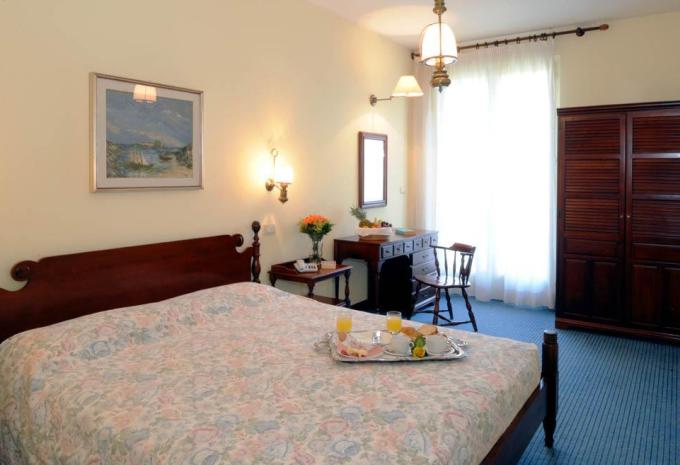 Exemple de chambre, chambre quadruple standard avec balcon