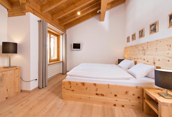 Zimmerbeispiel, Doppelzimmer Nebenhaus «Arve» Zimmerbeispiel, Doppelzimmer Nebenhaus «Arve»