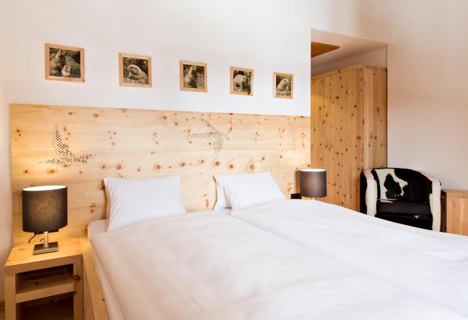 Zimmerbeispiel, Doppelzimmer Nebenhaus «Arve» Zimmerbeispiel, Doppelzimmer Nebenhaus «Arve»