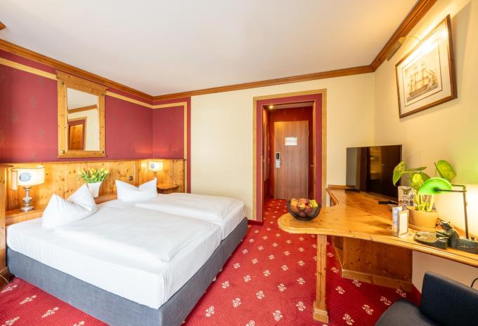 Zimmerbeispiel Doppelzimmer Balkon/Terrasse Landseite Zimmerbeispiel Doppelzimmer Balkon/Terrasse Landseite