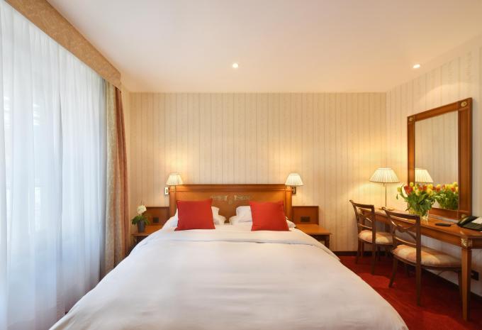 Zimmerbeispiel, Doppelzimmer Standard mit Stadtblick