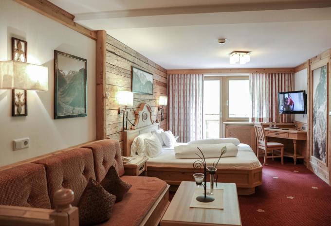 Zimmerbeispiel, Doppelzimmer Deluxe Gorfenspitze de luxe“ oder Romantik