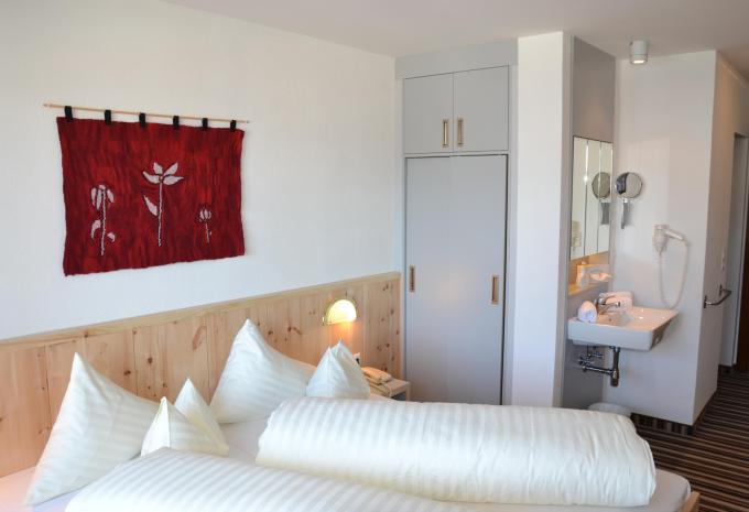 Zimmerbeispiel, Doppelzimmer «Naturpark Zirbenholz»