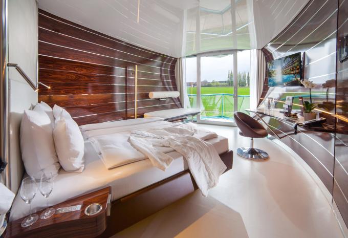 Zimmerbeispiel, Doppelzimmer „Standard Balkon Yacht Kabine“