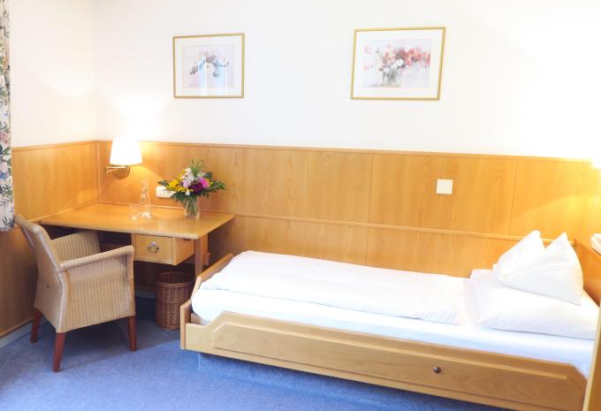 Zimmerbeispiel, Einzelzimmer Zimmerbeispiel, Einzelzimmer