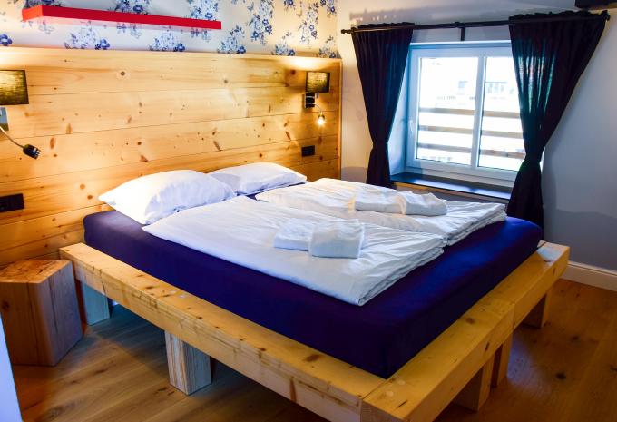 Zimmerbeispiel: Doppelzimmer Alpenliebe Queensize-Bett Zimmerbeispiel: Doppelzimmer Alpenliebe Queensize-Bett