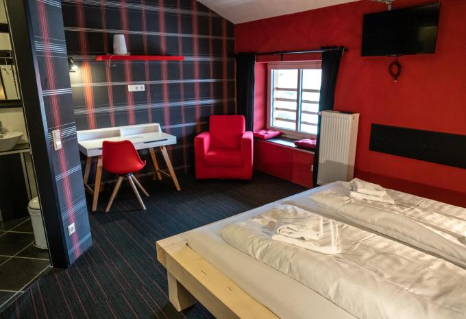 Zimmerbeispiel: Doppelzimmer Alpenliebe Queensize-Bett Zimmerbeispiel: Doppelzimmer Alpenliebe Queensize-Bett