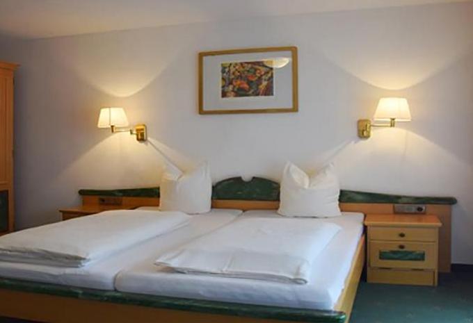 Zimmerbeispiel, Dreibettzimmer Classic Balkon Zimmerbeispiel, Dreibettzimmer Classic Balkon