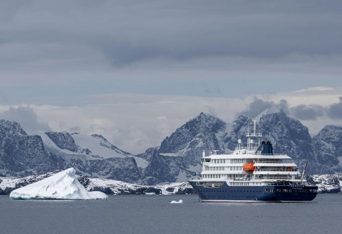 MS Hondius in Antartide MS Hondius in Antartide