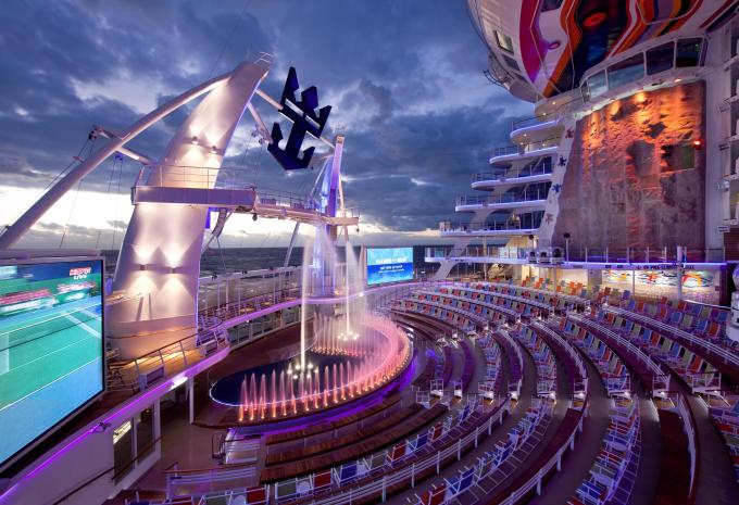 AquaTheater, Allure of the Seas