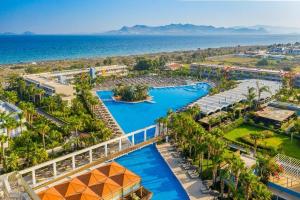 Blue Lagoon Resort*****
