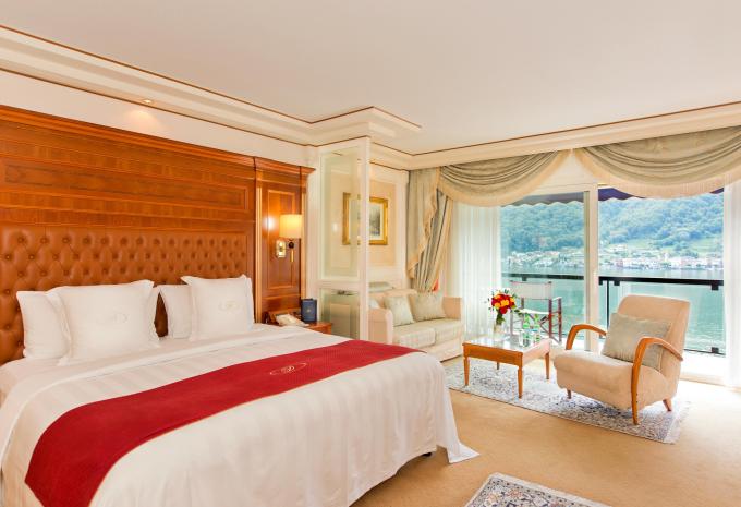 Esempio di camera, Deluxe Camera doppia Balcone Vista lago