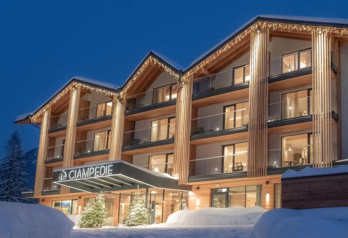 Winter: Ciampedie Luxury Alpine Spa Hotel *****