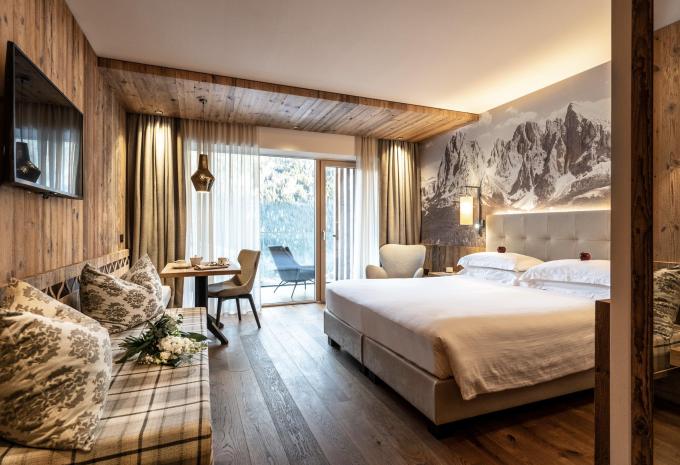 Zimmerbeispiel Juniorsuite Balkon/Terrasse «Cima Dodici» Zimmerbeispiel Juniorsuite Balkon/Terrasse «Cima Dodici»