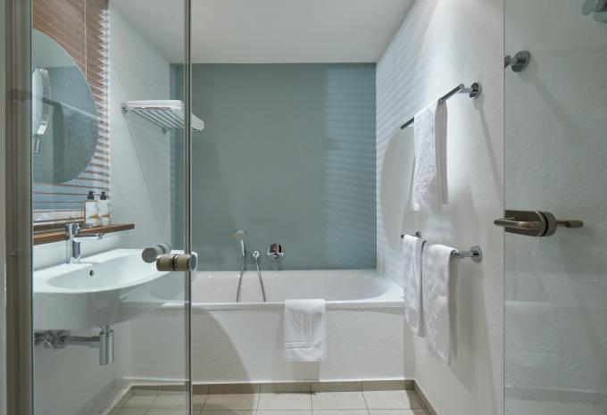 Esempio camera quadrupla con balcone Meletum