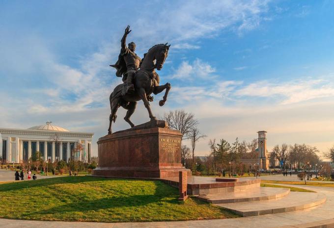 Tashkent - Timur Statue Tashkent - Timur Statue