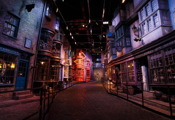 Warner Bros. Studio Tour - The Making of Harry Potter