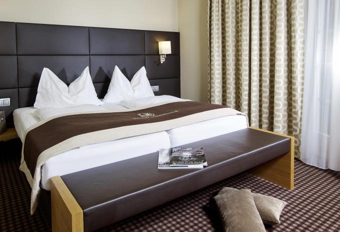 Zimmerbeispiel, Doppelzimmer Eco «Inn/Mansarde Altstadt» Zimmerbeispiel, Doppelzimmer Eco «Inn/Mansarde Altstadt»